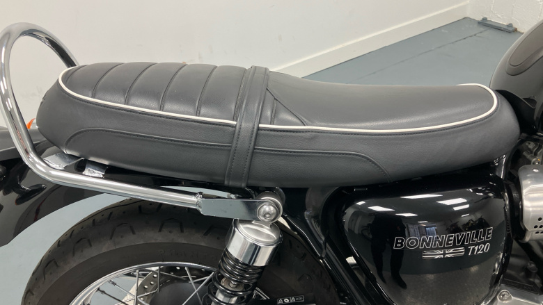 Triumph Bonneville T120 Jet Black